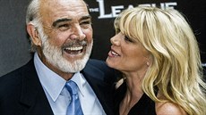 Sean Connery a Peta Wilsonová na evropské premiée Ligy výjimených v Praze...