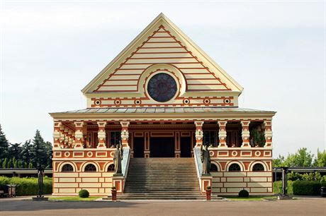 Krematorium v Pardubicích bylo postaveno podle návrhu architekta Pavla Janáka...