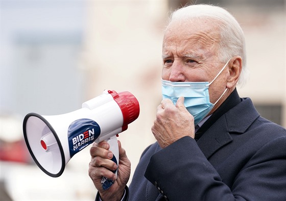 Joe Biden nosil rouku i bhem pedvolební kampan.