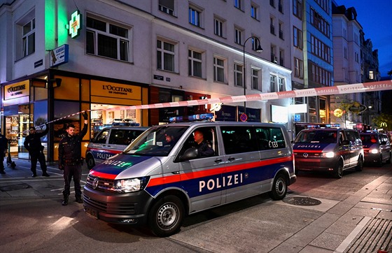 Rakouský ministr Nehammer vyzval obyvatele Vídn, aby radji zstali doma a...