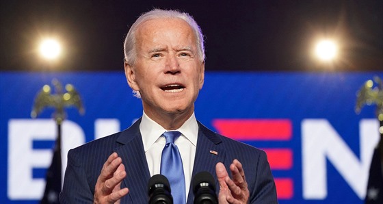 Oekávaný vítz voleb v USA, demokrat Joe Biden v projevu 6. listopadu 2020.