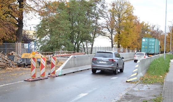 Kvli oprav je provoz po silnici I/35 veden jen jedním jízdním pruhem.