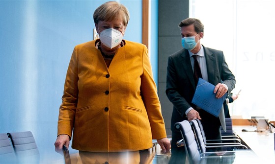 Německá kancléřka Angela Merkelová v respirátoru