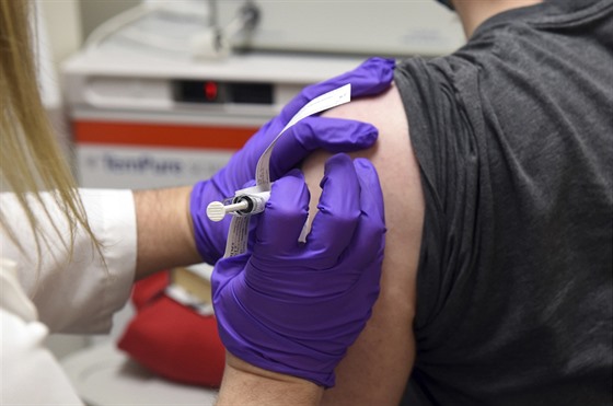 Spolenost Pfizer testuje vakcínu na dobrovolnících v Baltimoru. (9. listopadu...