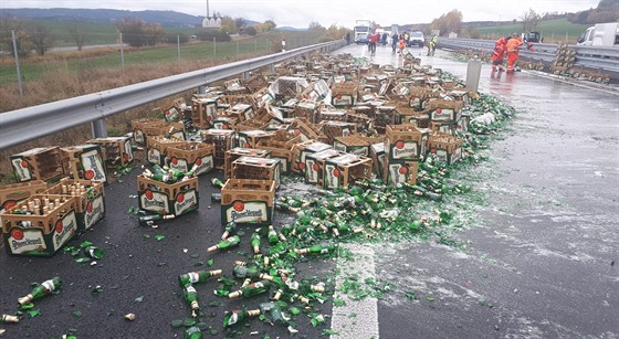 Nehoda na dálnici D5 na Rokycansku zastavila provoz ve smru na Prahu.