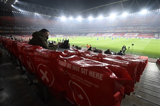 Pohled na dní v Emirates Stadium, domácím hiti Arsenalu, ped utkáním s...