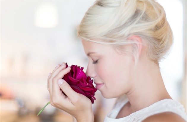 Růžová kosmetika, která si vás podmaní vůní i účinky