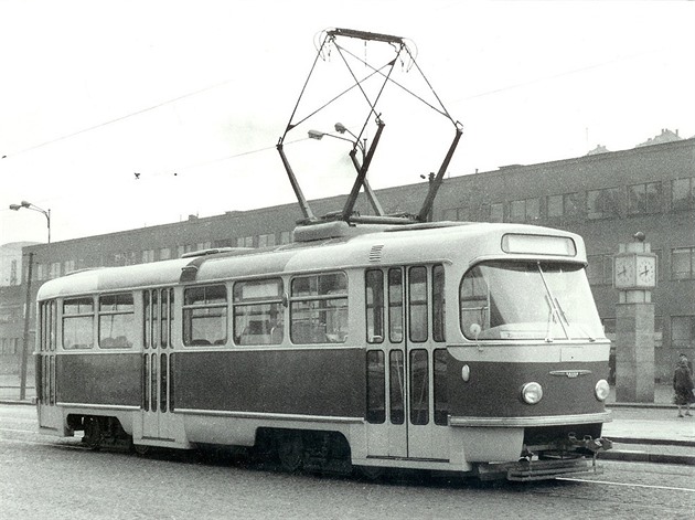 Dobová fotografie tramvaje T3 pochází ze sbírky Libora Hinčici.