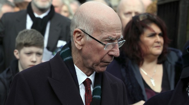 Sir Bobby Charlton zemřel. Jednomu z nejlepších fotbalistů dějin bylo 86 let