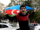 Ázerbájdánci oslavují dobytí strategického msta ua v Náhorním Karabachu....