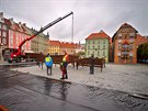 V Chebu za�ala stavba leto�n�ch v�no�n�ch trh� na n�m�st� Kr�le Ji��ho z...