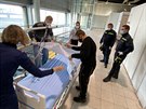 Do záloní nemocnice v Brn dorazily poslední postele. (7. listopadu 2020)