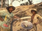 Domorodý kmen Yanomami, který ml a do 80. let minimální kontakt s vnjím...
