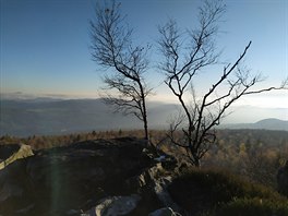 Pohled z Dínského Snníku na mlhy v údolí.