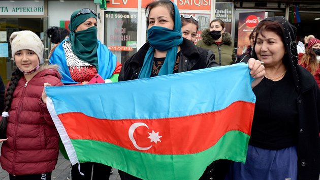 zerbjdnci oslavuj dobyt strategickho msta ua v Nhornm Karabachu. (8. listopadu 2020)