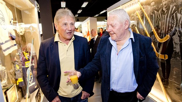 Richard Farda (vlevo) a Jan Gusta Havel diskutuj v Sni slvy.