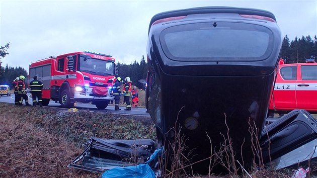 Dopravní nehoda u Perninku na Karlovarsku. (2. listopadu 2020)