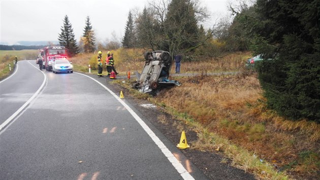 Dopravn nehoda u Perninku na Karlovarsku. (2. listopadu 2020)