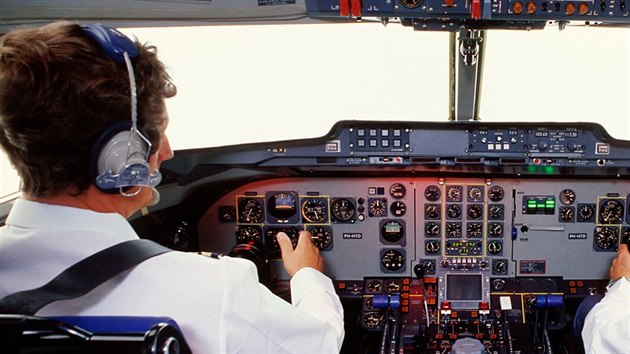 Britská asociace pilotů (Balpa) vyzvala mladé perspektivní piloty k tomu, aby nenastupovali do výcviku. Podle asociace totiž v dnešní době mladí piloti končí s velkými dluhy a nemají možnost získat pracovní místo. 