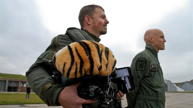 Pilot gripenu Jaroslav Mka jako velitel 211. tyg letky, kter se stala nejlep v rmci NATO