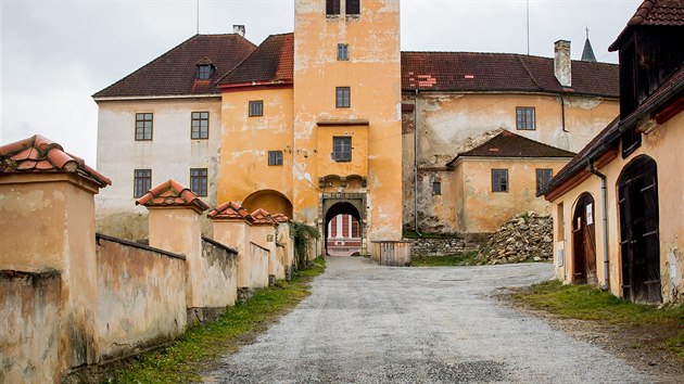 Specializovan firmy pracuj na Hornm zmku ve Vimperku na ppravch nov prohldkov trasy a Muzea Vimperska. Opravy v arelu budou dl pokraovat.