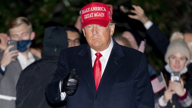 Prezident Donald Trump pijd do Blho domu po poslednm dni pedvolebn kampan. (3. listopadu 2020)