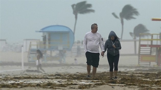 V nedli zashla Kubu zesilujc tropick boue Eta a podle prognz je pravdpodobn, e to bude hurikn, ne v nedli veer nebo v pondl zashne na Florid. (9. listopadu 2020)