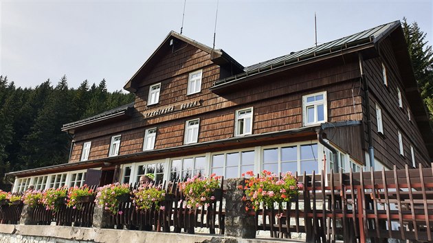 Hotel v oblacch: Lyseinsk bouda tu stoj od roku 1926. Vyspat se mete v cca 1 000 m n. m.