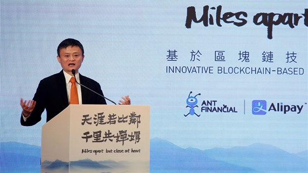 Zakladatel skupiny Alibaba Group Jack Ma na tiskov konferenci v Hongkongu. (25. ervna 2018)