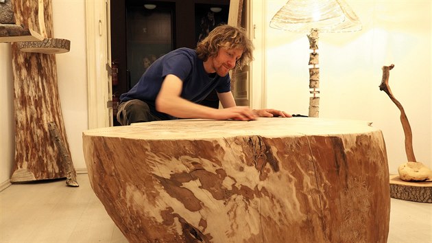 Pro Petra Kopeckého je dřevo srdeční záležitostí. Dokáže z něj vyrobit téměř cokoliv.