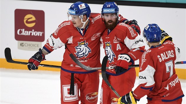 Čeští hokejisté Andrej Nestrašil, Filip Hronek a Jakub Galvas (zleva) se radují z gólu.