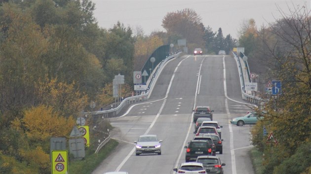 Silničáři otevřeli provoz přes nový most v Hořicích (2. 11. 2020).
