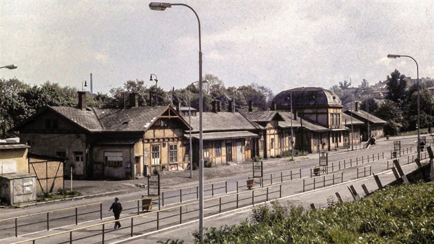 Historická budova karlovarského dolního nádraží byla zdemolována v 80. letech...