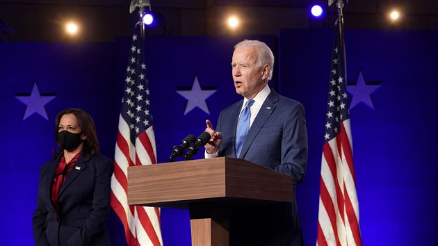 Demokratick kandidt na prezidenta USA Joe Biden spolen s demokratickou kandidtkou na viceprezidentku USA Kamalou Harrisovou. (6. listopadu 2020)