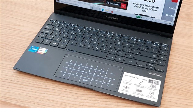 Takzvaný NumberPad kombinuje touchpad a numerickou klávesnici. Alfanumerická klávesnice je samozřejmě podsvětlená.