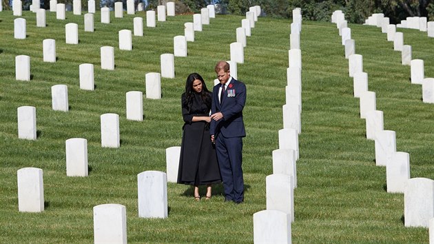 Vvodkyn Meghan a princ Harry uctili Den vzpomnek na hbitov v USA. (Los Angeles, 8. listopadu 2020)