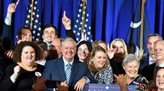 Republikánský senátor Lindsey Graham slaví obhajobu svého kesla za Jiní...