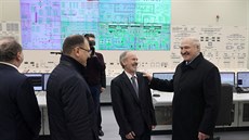 Bloruský vládce Alexandr Lukaenko slavnostn zahájil provoz první jaderné...