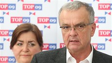 Pedseda poslaneckého klubu TOP 09 Miroslav Kalousek hovoí na tiskové...