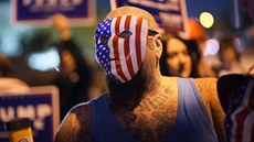 Zastánci Donalda Trumpa v Nevad protestují proti sítání hlas. (5. listopadu...