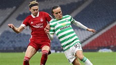 Ryan Hedges z Aberdeenu a Diego Laxalt z Celtiku Glasgow v semifinále Skotského...