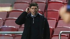 Steven Gerrard, trenér fotbalist Glasgow Rangers, bhem utkání s Benfikou...