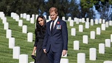 Vévodkyn Meghan a princ Harry uctili Den vzpomínek na hbitov v USA. (Los...