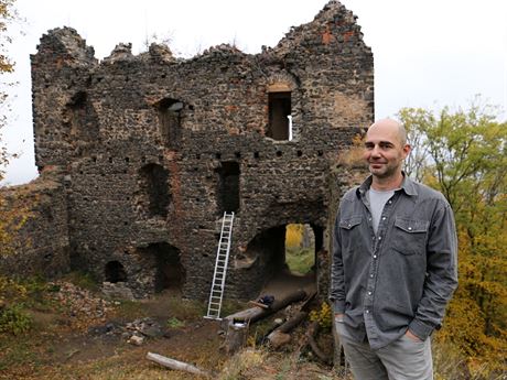 Posledních deset let zíceninu hradu Egerberk vlastní Petr Zajíc z Valaského...