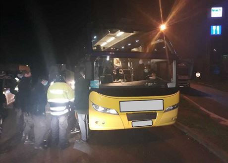 V autobusu s rakouskou registraní znakou cestovalo 21 migrant, kteí v eské...