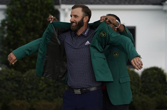 Americký golfista Dustin Johnson vyhrál Masters a premiérov se oblékl do...