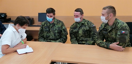 Ve dvou nemocnicích a domově pro seniory na Vysočině dnes přivítají vojáky. Ti budou pomáhat v boji s koronavirem.