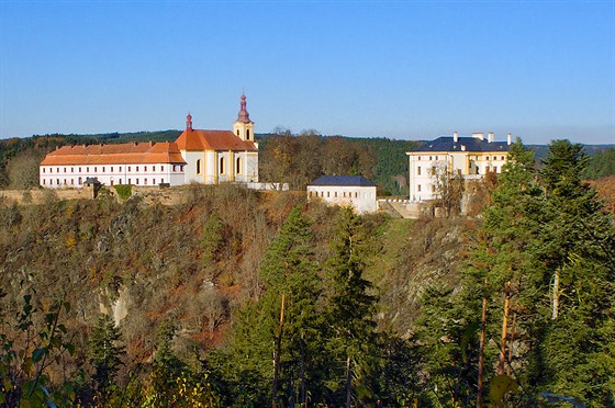 Dominanty Rabtejna nad Stelou: kostel, kláter, zbytky gotických hradeb i...