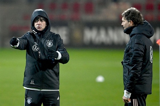 Trenér Joachim Löw na tréninku německé reprezentace před přípravným zápasem s...