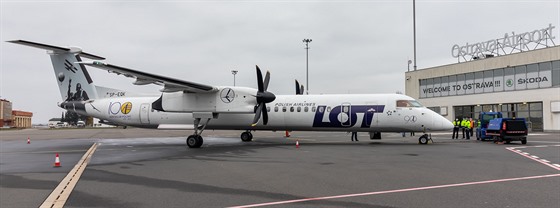 Jediné pravidelné linky osobní dopravy z ostravského letiště do Varšavy a do Prahy v současnosti provozuje polská společnost LOT.